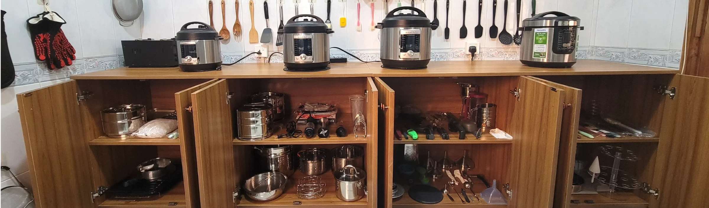 Pressure cookers and cookware